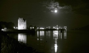 Beautiful: Narrow Water Castle at night